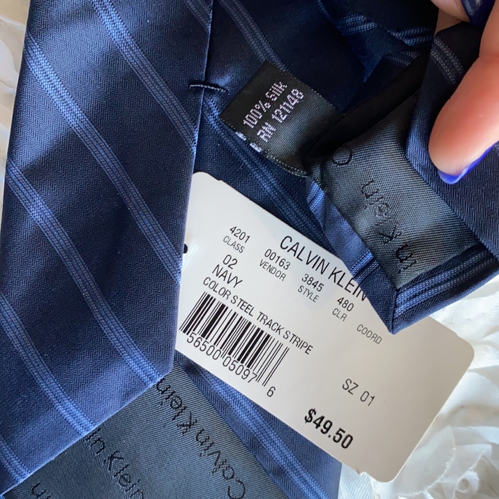 New Calvin Klein silk tie - Picture 3 of 3